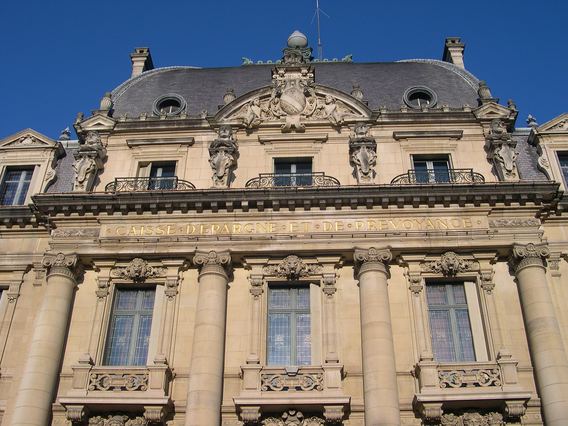  Belle façade d'immeuble en pierres de taille